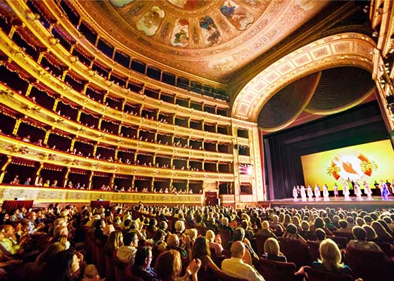 Image for article Les amateurs de théâtre en Italie apprécient l’accomplissement artistique et le dévouement de Shen Yun : « Absolument hors du commun »