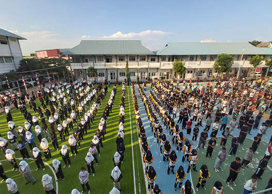 Image for article Batam, Indonésie : Les pratiquants ont été invités à présenter le Falun Dafa aux élèves et au personnel d’une école du secondaire