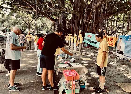 Image for article Floride : Les pratiquants de Falun Dafa ont organisé un rassemblement pour marquer les 23 ans de persécution en Chine