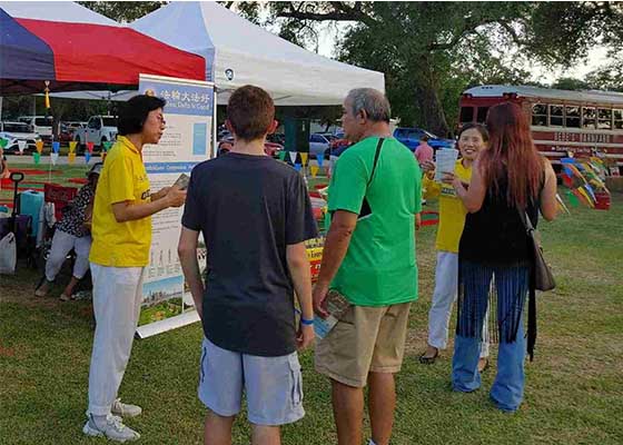Image for article Texas : Découvrir le Falun Dafa lors du Clute Mosquito Festival