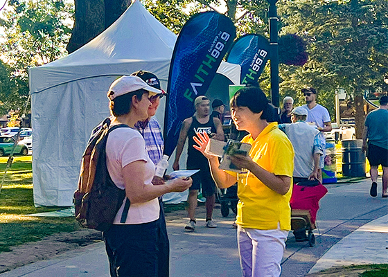 Image for article Canada : Les visiteurs d’un festival populaire en Ontario s’informent sur le Falun Dafa