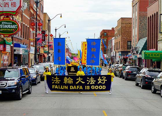 Image for article Chicago : Le Falun Dafa a un impact positif lors d’un défilé et d’un rassemblement