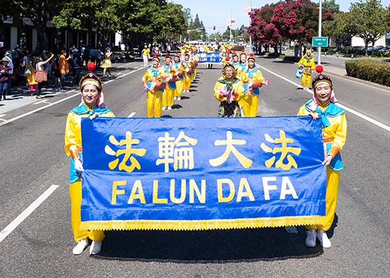 Image for article Californie : Les organisateurs et la population locale expriment leur gratitude envers les pratiquants de Falun Dafa lors du défilé de la Journée de l’Inde
