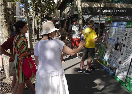 Image for article Paris, France : Sensibilisation au Falun Dafa auprès de la population locale