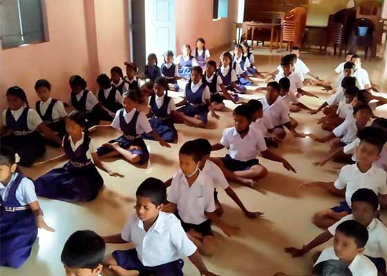 Image for article Inde : Les élèves de l’école élémentaire aiment faire les exercices de Falun Dafa