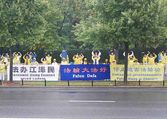 Image for article Varsovie, Pologne : Les pratiquants de Falun Dafa de 35 pays se rassemblent pacifiquement devant le bureau du Premier ministre