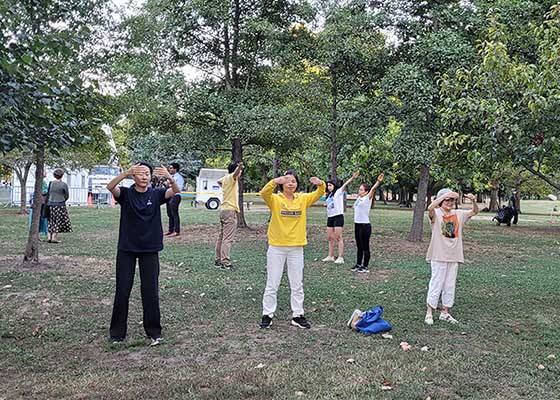 Image for article New York : Les participants aux US Open de tennis ont la chance d’apprendre le Falun Dafa