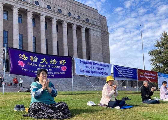 Image for article Helsinki, Finlande : Attirer l’attention sur les 23 années de persécution en Chine devant le Parlement