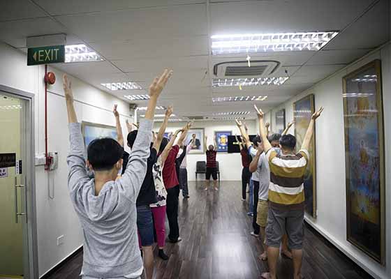 Image for article Singapour : De nouveaux pratiquants se sentent inspirés après avoir assisté à la session de neuf jours de conférences sur le Falun Dafa