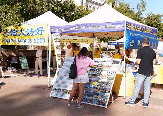 Image for article Californie : L’exposition internationale l’Art de Zhen Shan Ren touche les habitants de San Diego