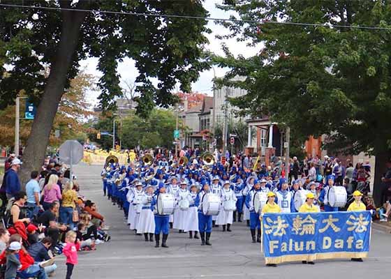 Image for article St Catharines, Ontario : Le Falun Gong participe au défilé du festival du Raisin et du Vin de Niagara