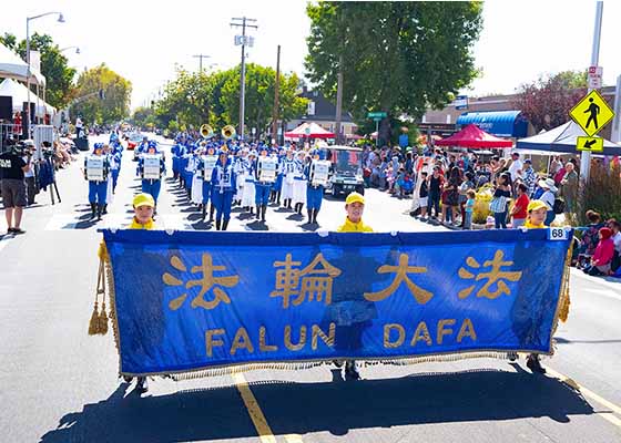 Image for article Santa Clara, Californie : Le Falun Dafa donne une performance « majestueuse et puissante » lors du défilé de la Silicon Valley
