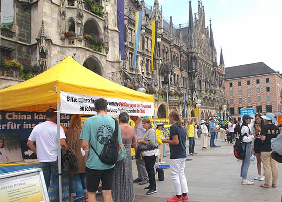 Image for article Munich, Allemagne : Les pratiquants de Falun Dafa organisent des activités hebdomadaires de clarification de la vérité