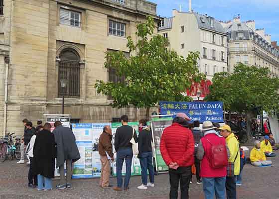 Image for article France : Des habitants condamnent le régime communiste chinois lors d’événements présentant le Falun Dafa