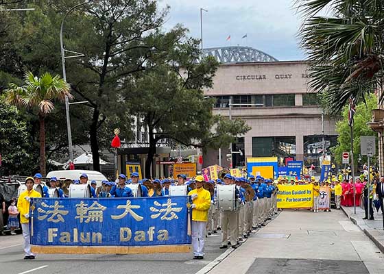 Image for article Sydney, Australie : Un défilé présente le Falun Dafa et dénonce la persécution par le PCC