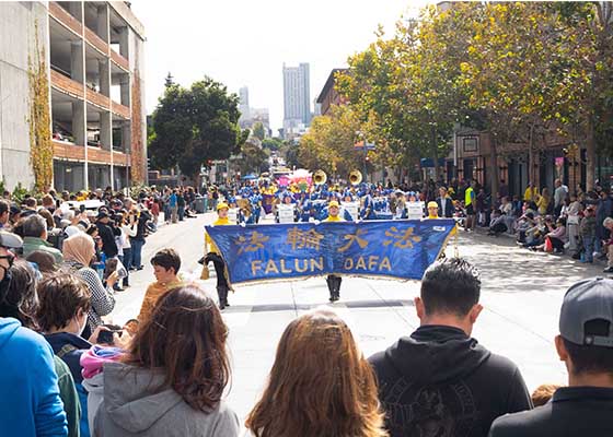 Image for article San Francisco : Le Falun Gong accueilli au défilé du festival du patrimoine italien