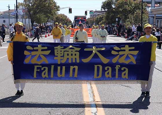 Image for article New Jersey : Le Falun Dafa a participé au défilé du Columbus Day du comté d’Ocean