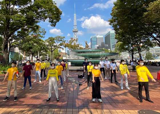 Image for article Japon : Présenter le Falun Dafa au festival de Nagoya et parler de la persécution par le PCC aux gens