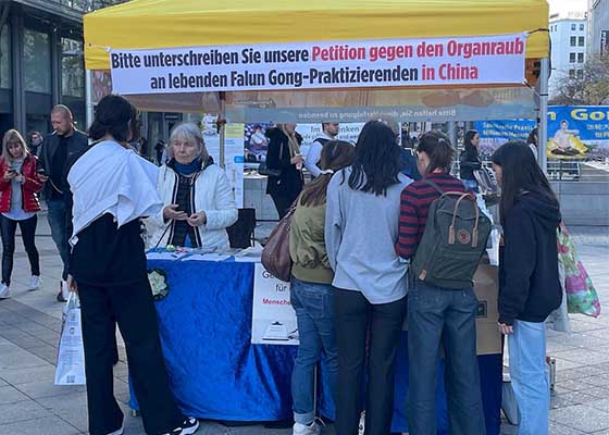 Image for article Hanovre, Allemagne : Présenter le Falun Gong et dénoncer la persécution du régime communiste chinois