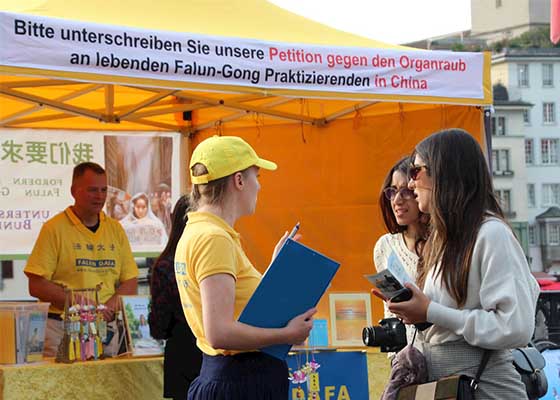Image for article Zurich, Suisse : Des habitants condamnent la persécution du Falun Dafa en Chine