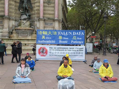 Image for article Paris, France : Le peuple condamne la persécution du Falun Gong par le régime chinois