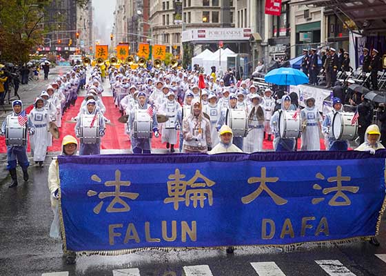 Image for article Manhattan : Le Falun Gong participe au défilé de la Journée des anciens combattants de la ville de New York