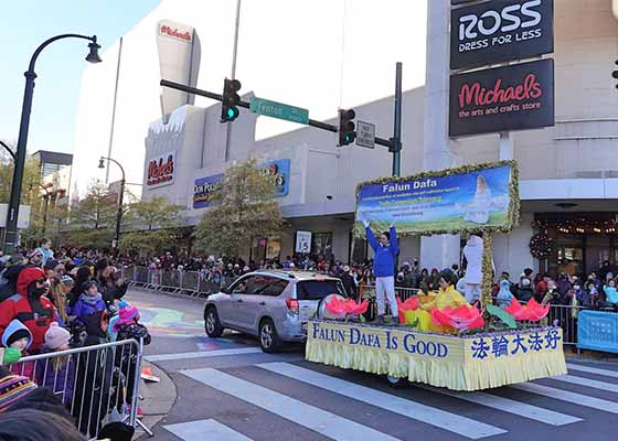 Image for article Silver Spring, Maryland : Le Falun Gong dans le défilé local de Thanksgiving