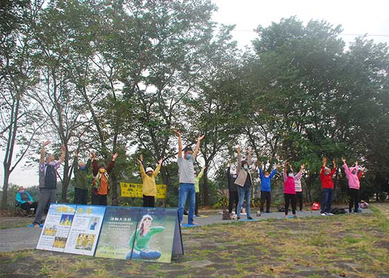 Image for article Chiayi, Taïwan : Les pratiquants organisent des activités au lac Renyi pour sensibiliser les gens à la persécution
