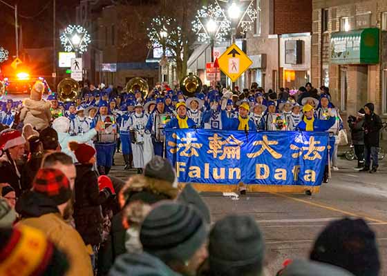 Image for article Canada : Le Tian Guo Marching Band participe au défilé du père Noël