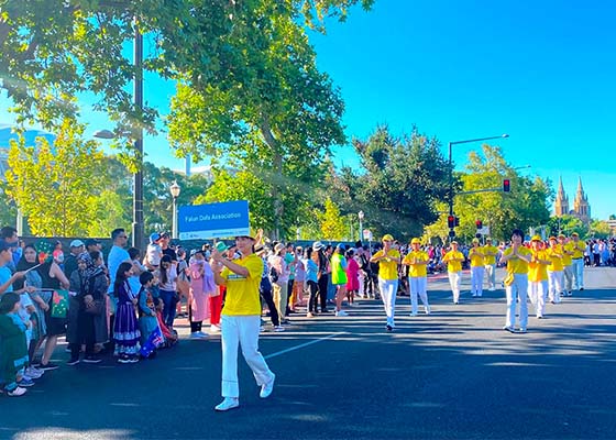 Image for article Adélaïde, Australie-Méridionale : Les pratiquants montrent la beauté du Falun Dafa lors du défilé australien
