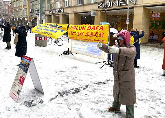Image for article Munich, Allemagne : Les habitants font l’éloge du Falun Dafa, « Ce principe devrait être pratiqué partout »
