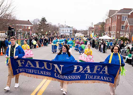 Image for article Comté d’Orange, New York : Les pratiquants de Falun Dafa ont reçu des éloges lors de leur participation aux défilés de la Saint-Patrick