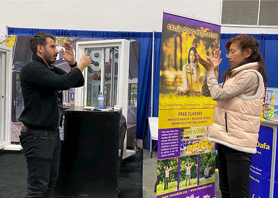 Image for article Toronto, Canada : Les visiteurs de l’Expo découvrent le Falun Dafa