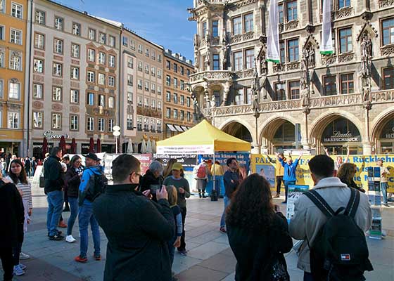 Image for article Munich, Allemagne : Les pratiquants organisent des activités pour présenter le Falun Dafa et dénoncer des décennies de persécution par le régime communiste chinois