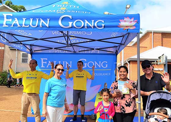Image for article Kalamunda, Australie : Présentation du Falun Dafa lors d’une activité communautaire