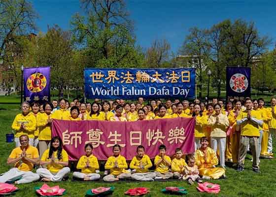 Image for article Boston : Les gens aiment les activités organisées par les pratiquants pour célébrer la Journée mondiale du Falun Dafa