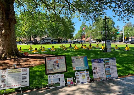 Image for article Les pratiquants de Falun Dafa de l’Oregon et de Floride célèbrent la Journée mondiale du Falun Dafa et souhaitent respectueusement au vénérable Maître un joyeux anniversaire
