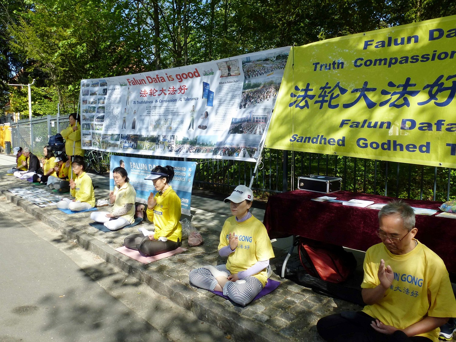Image for article Danemark : À l’occasion de la Journée mondiale du Falun Dafa, les habitants de la région apportent leur soutien pour mettre fin à la persécution