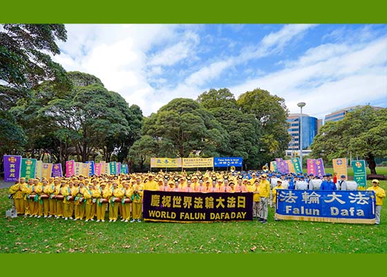 Image for article Australie : Les habitants de Sydney expriment leur admiration pour le défilé de la Journée du Falun Dafa