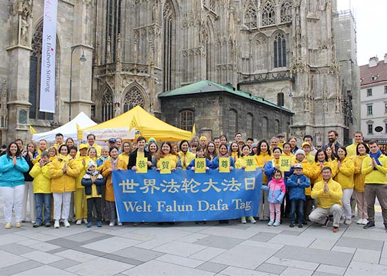 Image for article Autriche : Les membres du Parlement et le public offrent leurs félicitations à l’occasion de la Journée mondiale du Falun Dafa