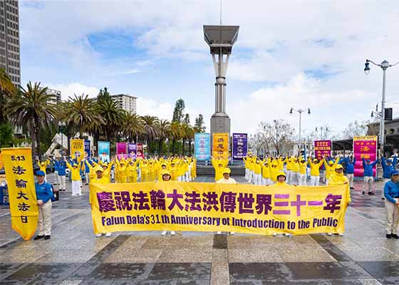 Image for article Des personnes originaires de Chine continentale : Les défilés des pratiquants du Falun Dafa nous apportent de l’espoir
