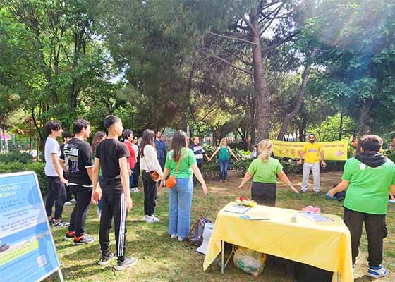 Image for article Istanbul, Turquie : Présentation du Falun Dafa au festival de l’environnement de Kadıköy