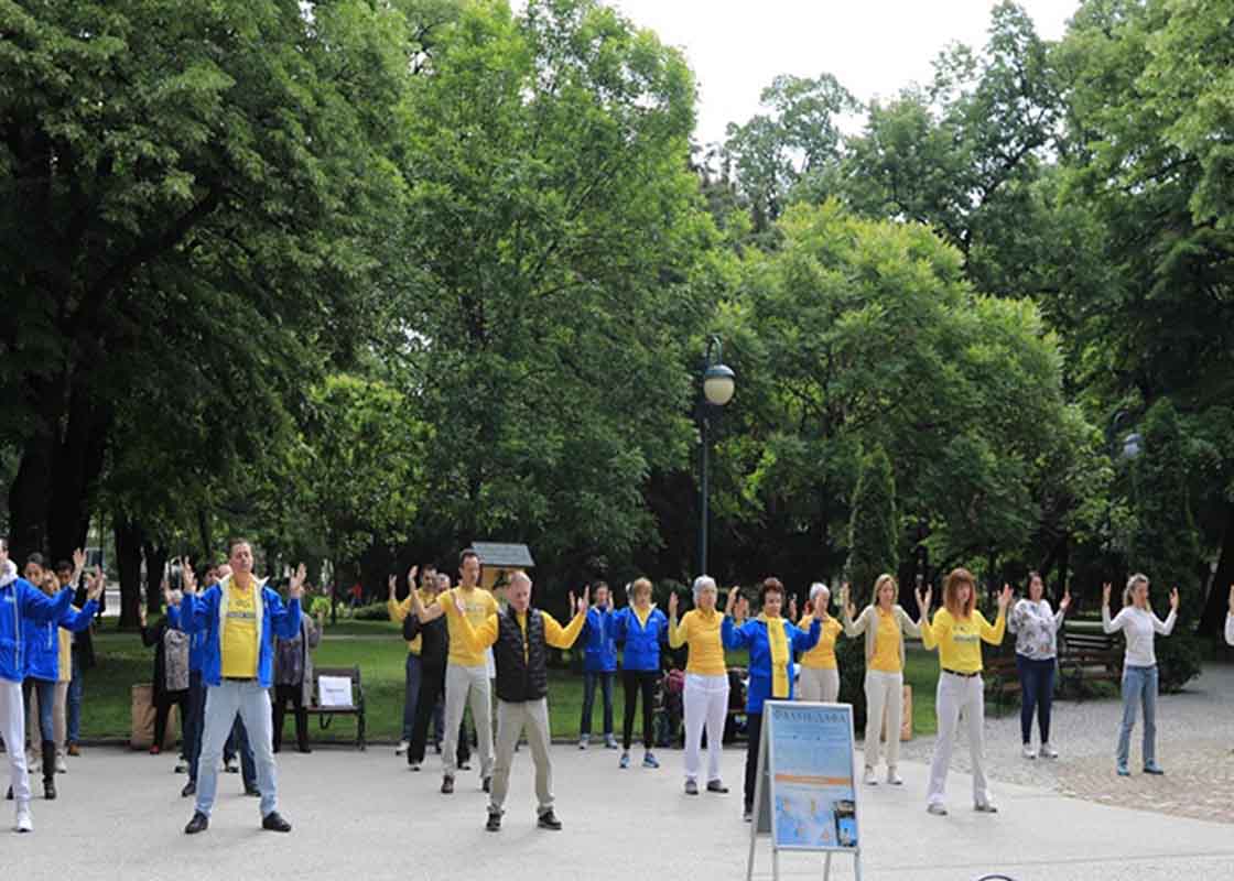 Image for article Les pratiquants de Bulgarie organisent des événements pour célébrer la Journée mondiale du Falun Dafa