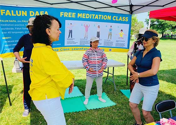 Image for article Toronto, Canada : Présenter le Falun Dafa lors du pique-nique du Mois du patrimoine philippin
