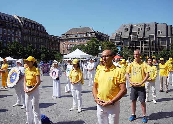 Image for article Strasbourg, France : À l’occasion de la Journée internationale des Nations unies, éveiller les consciences sur la persécution du Falun Dafa pour soutenir les victimes de la torture