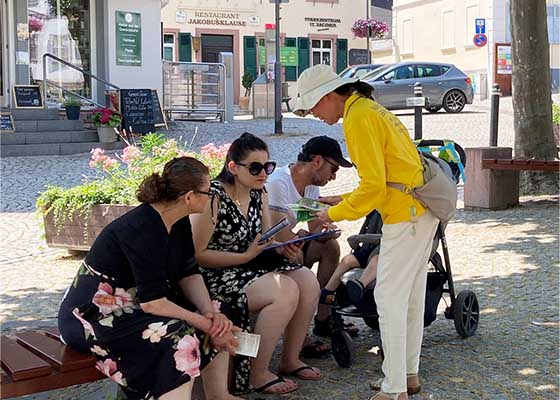 Image for article Allemagne : Présenter le Falun Dafa au bord du Rhin