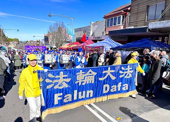Image for article Katoomba, Australie : L’énergie des pratiquants de Falun Dafa est appréciée au Festival de magie d’hiver