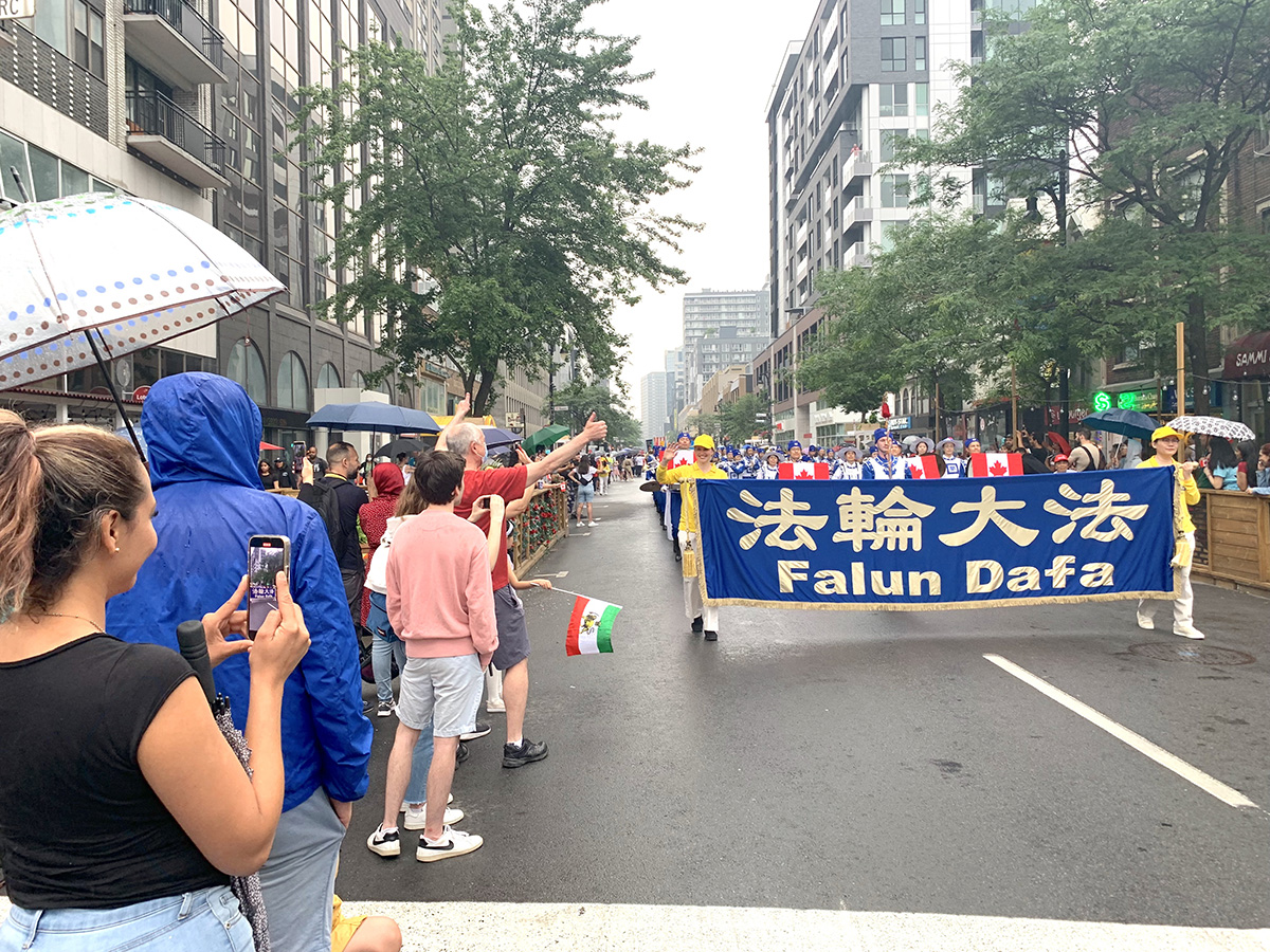 Image for article Montréal, Canada : Les pratiquants de Falun Dafa bien accueillis lors du défilé de la fête du Canada