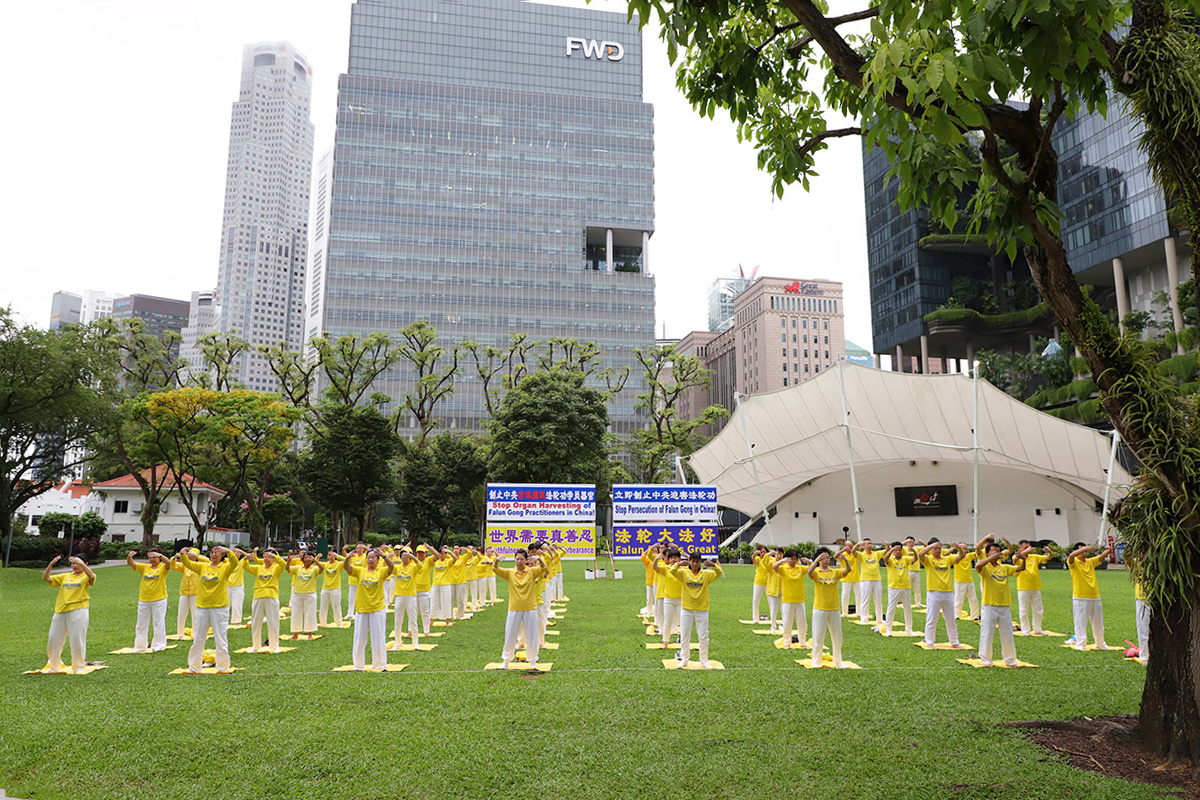 Image for article Singapour : Un rassemblement de pratiquants et une veillée aux chandelles pour protester pacifiquement contre la persécution du Falun Dafa qui dure depuis 24 ans
