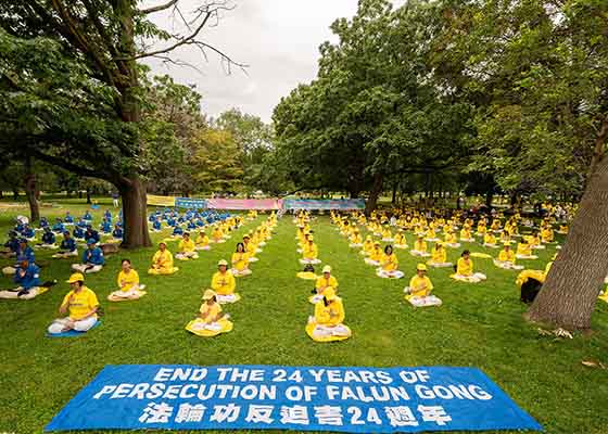 Image for article Toronto, Canada : Protestation contre la persécution du Falun Dafa qui dure depuis 24 ans